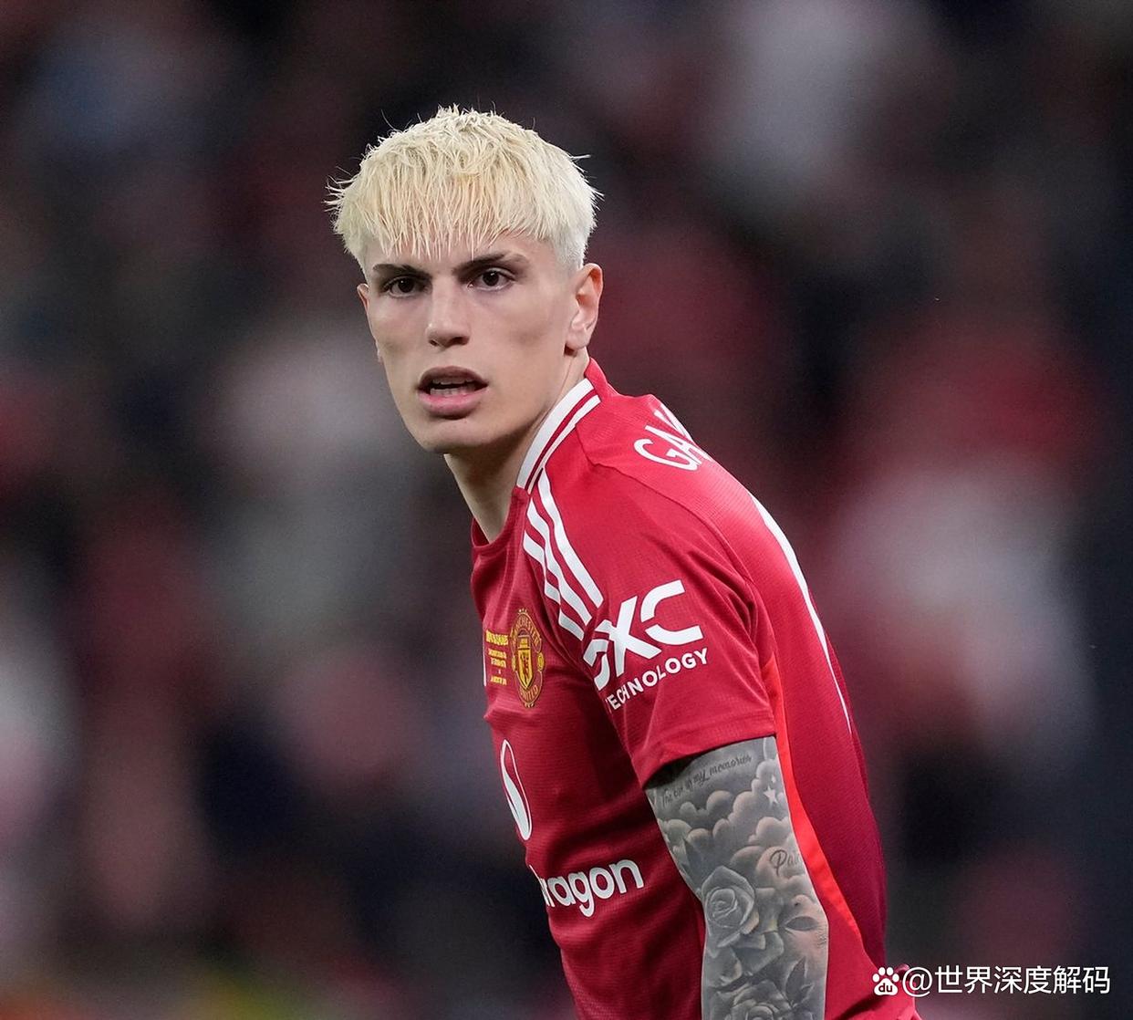爱游戏官网-包含浓眉哥关键时刻失利斯图加特转会期复出首秀，转会期曼联调整名单以备西甲瞬间刷屏的词条